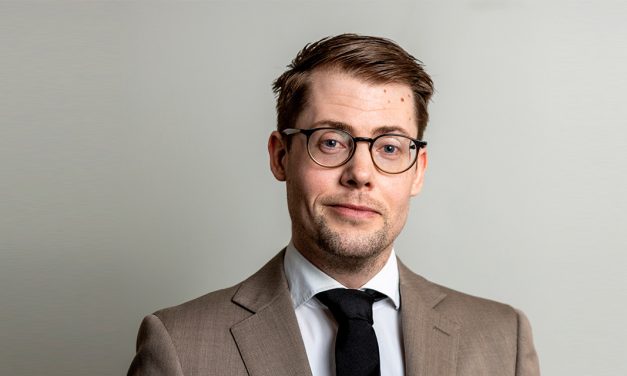 Skylda um  endurmenntun lögmanna