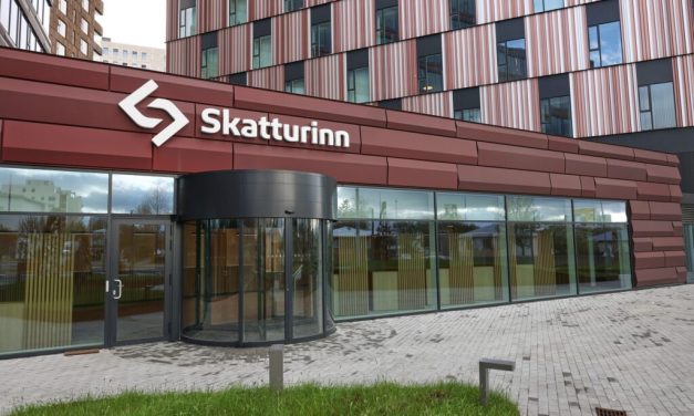 Skatturinn krefur lögmenn um upplýsingar